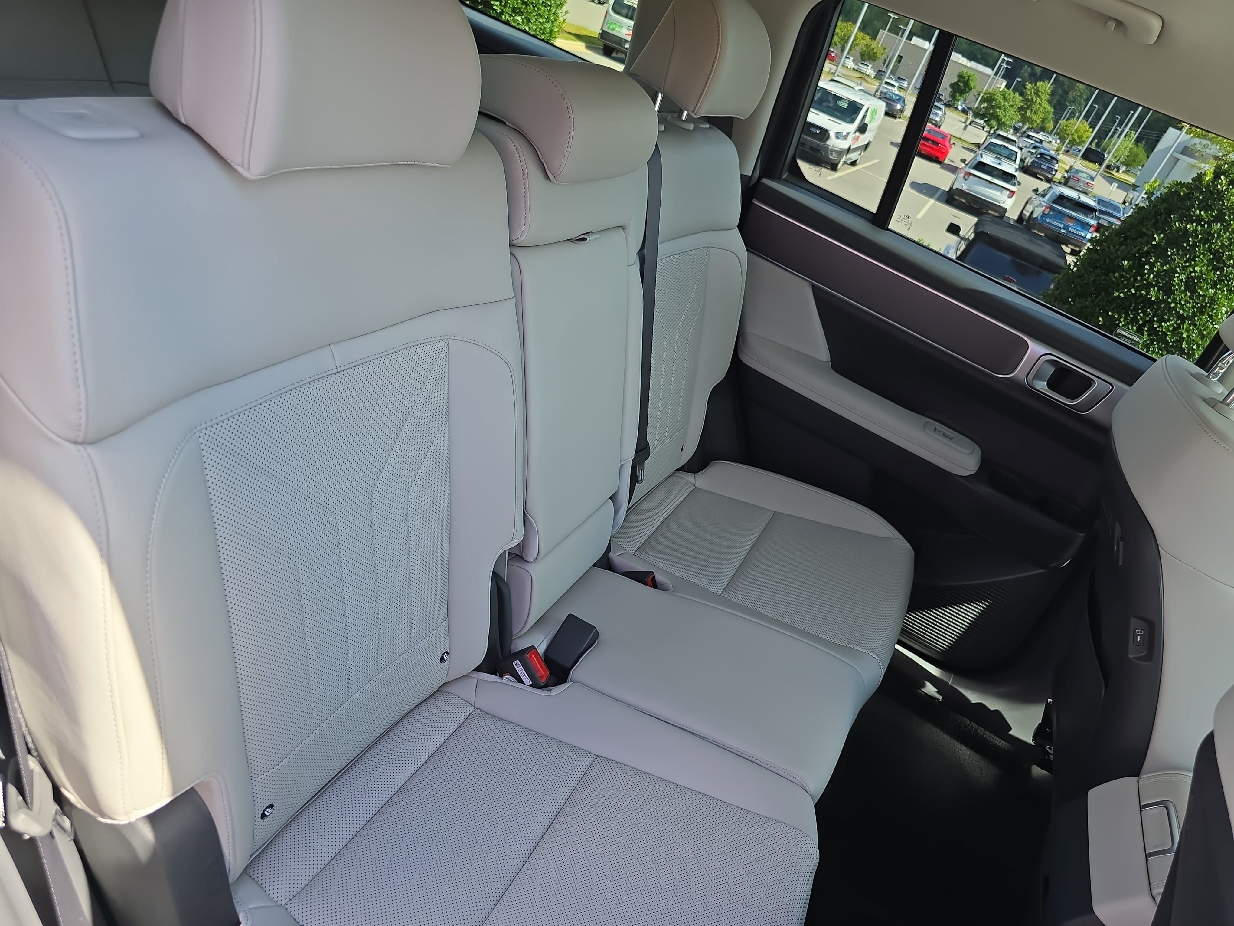 Used 2024 Hyundai Santa Fe SEL FWD image 13