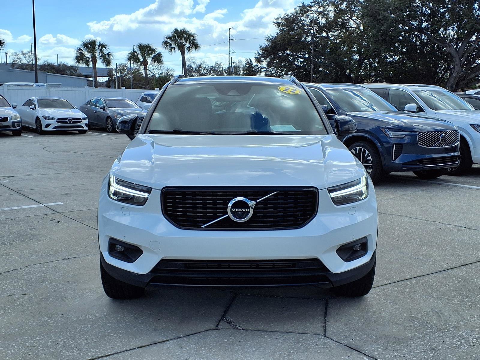 Used 2022 Volvo XC40 T5 R-Design w/ Advanced Package image 2