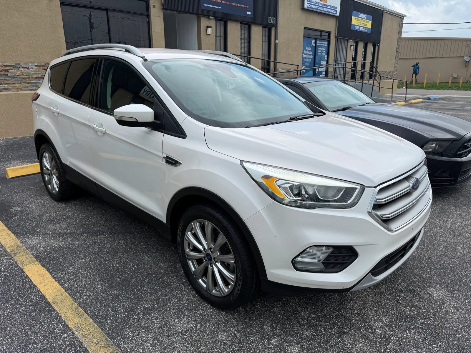 Used 2017 Ford Escape Titanium AWD/4WD image 5