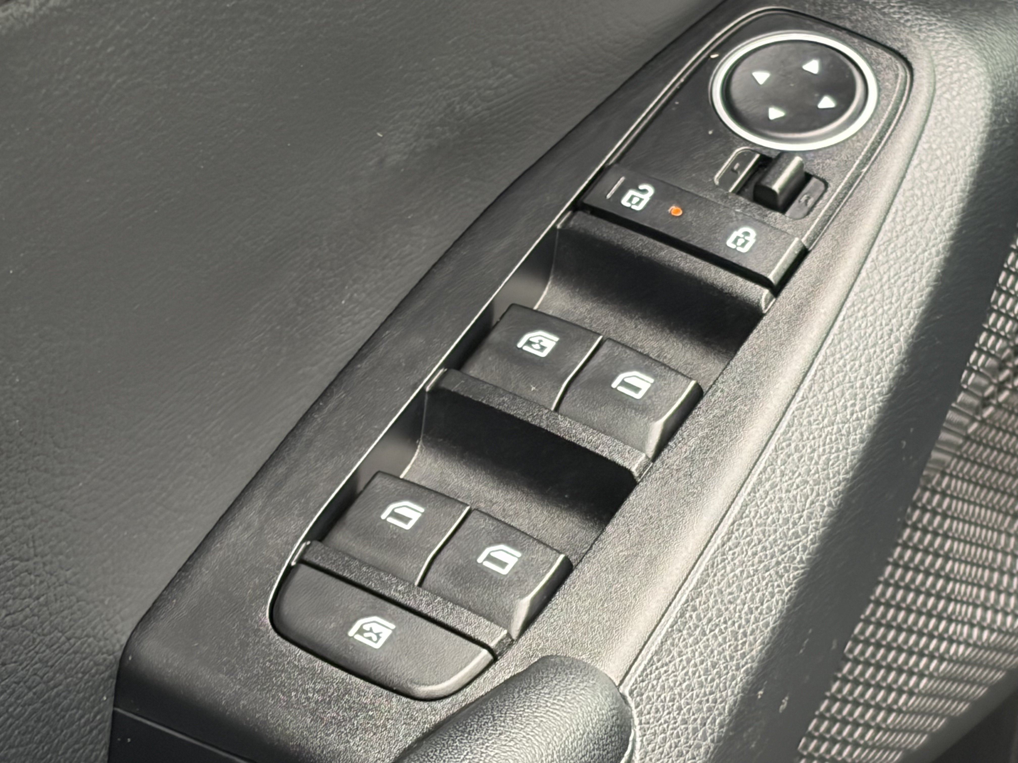 Used 2025 Kia Seltos EX w/ EX Sunroof Package FWD image 30