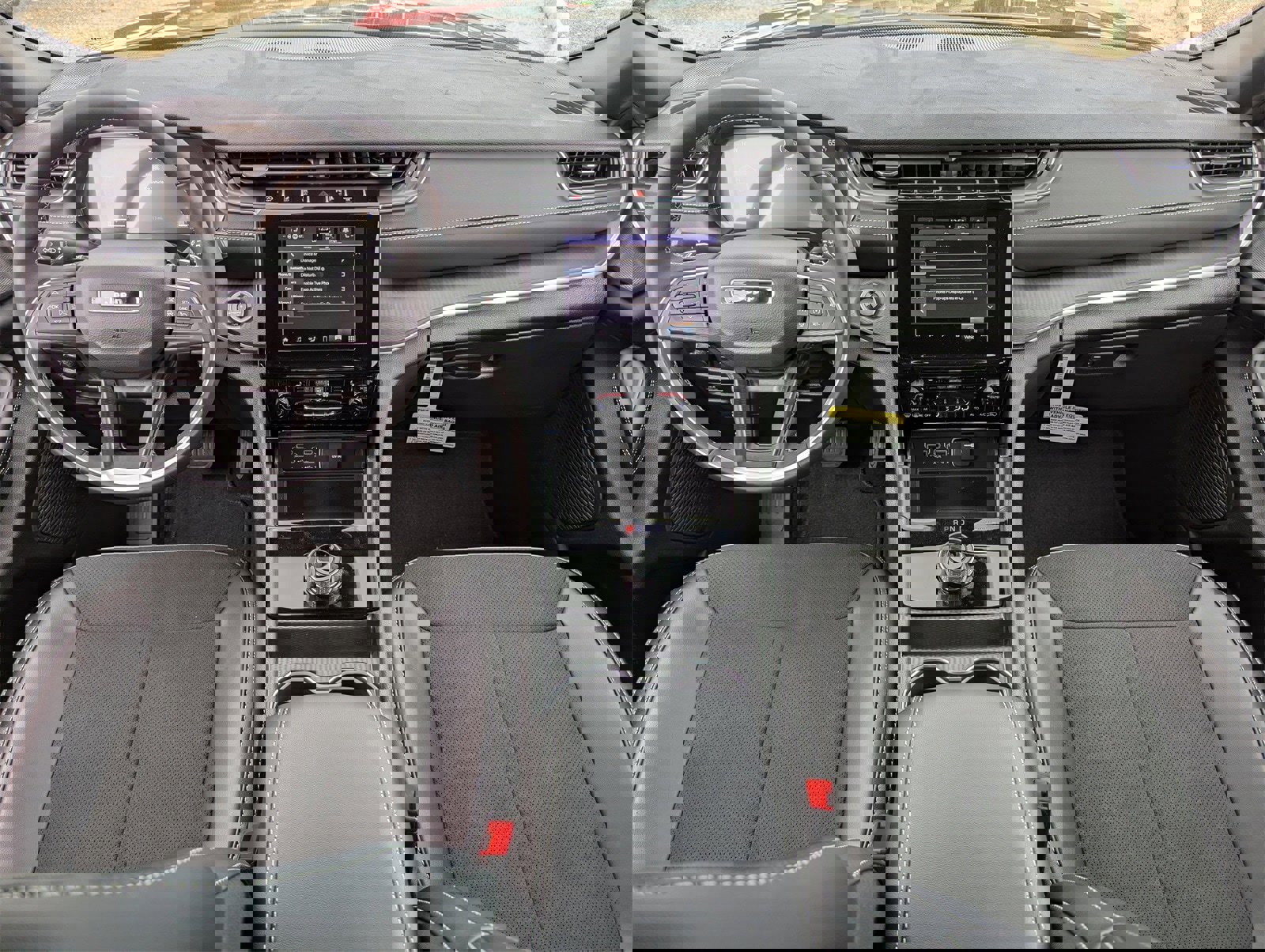 New 2025 Jeep Grand Cherokee Altitude image 5