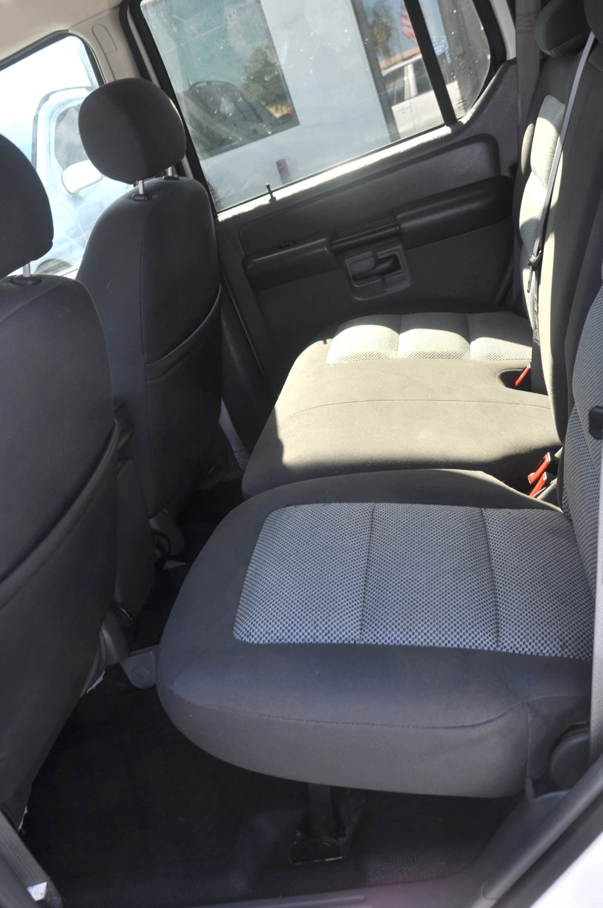 Used 2004 Ford Explorer Sport Trac XLT AWD/4WD image 22