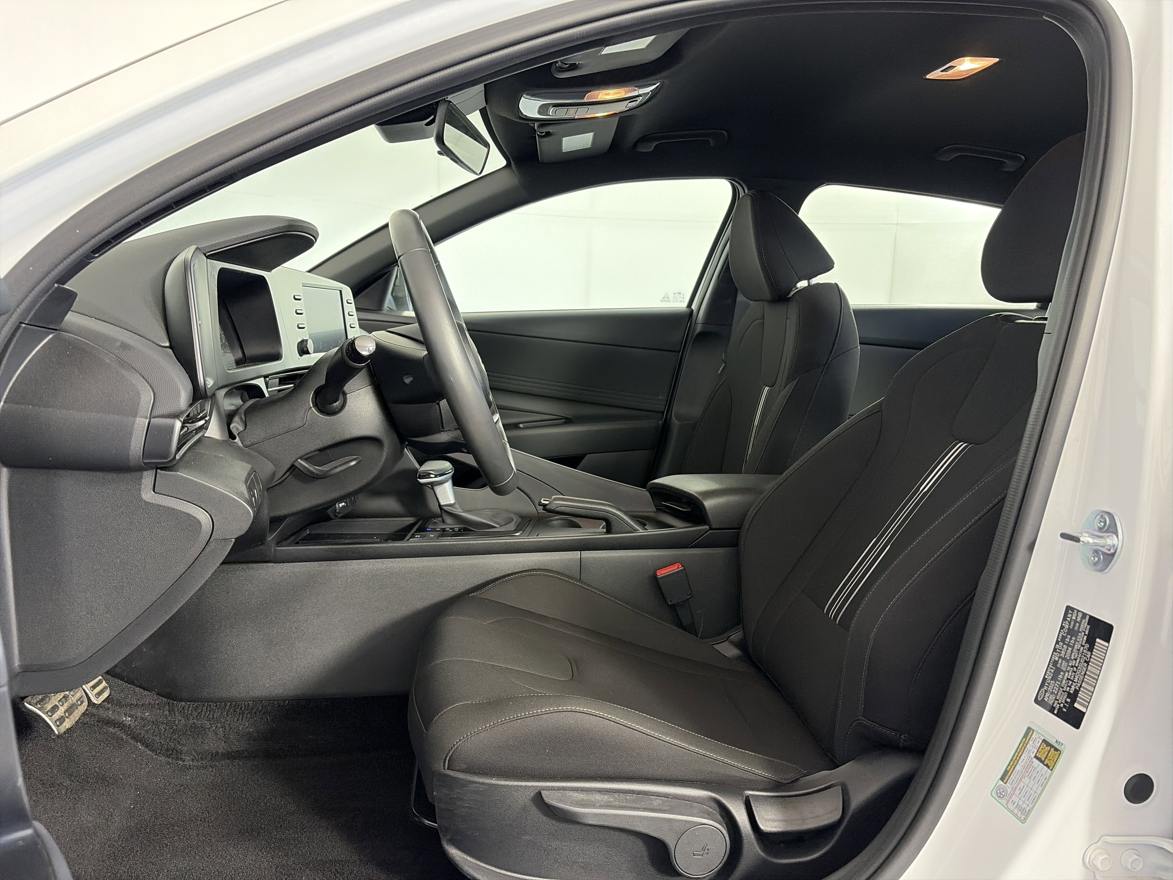 Certified 2025 Hyundai Elantra Sport FWD image 6