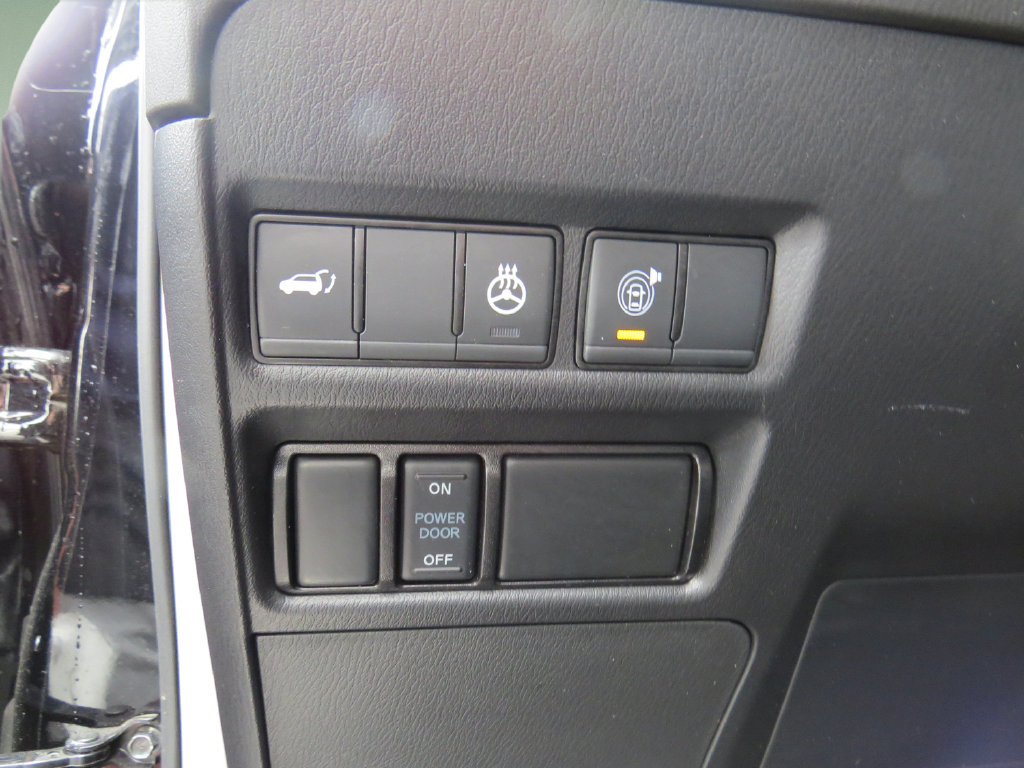 Used 2023 Nissan Armada SL w/ Captain's Chairs Package RWD image 25