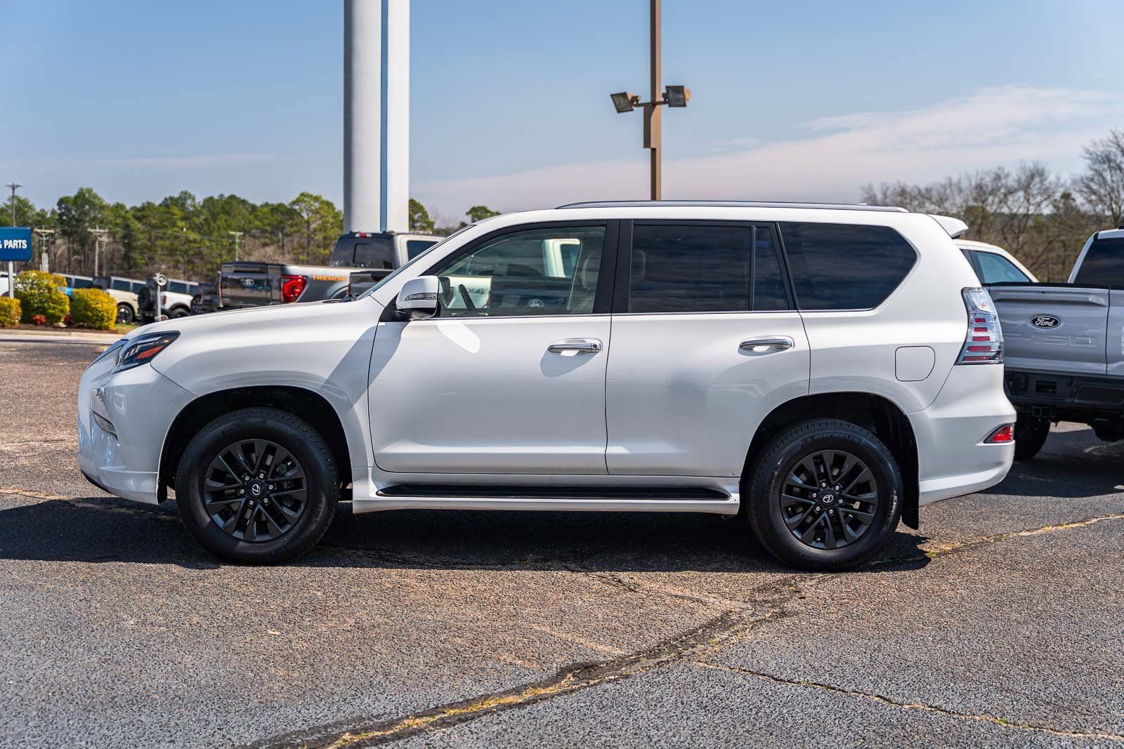 Used 2020 Lexus GX 460 Premium w/ Premium Package image 5