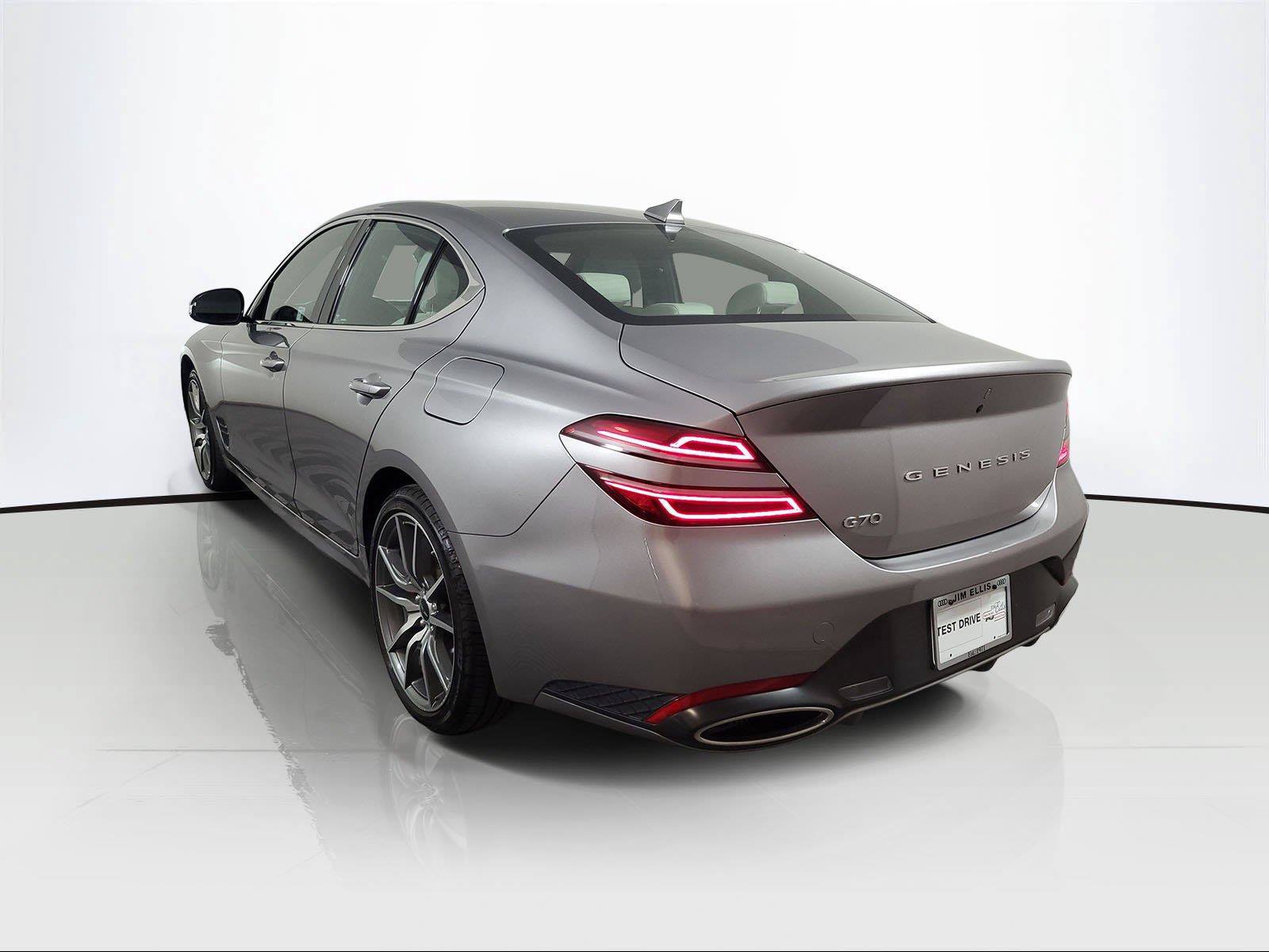 Used 2025 Genesis G70 2.5T RWD image 4