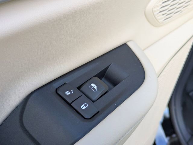 New 2026 Jeep Grand Cherokee Limited w/ Luxury Tech Group II RWD image 27