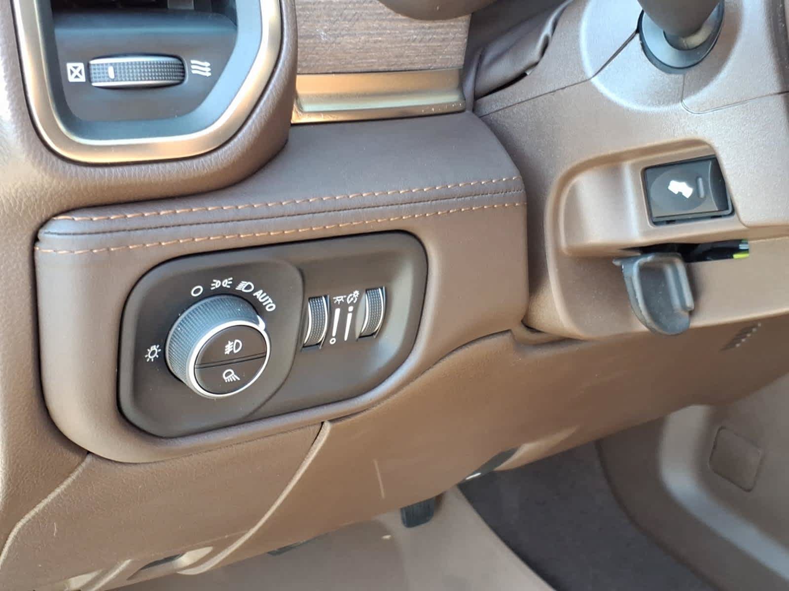 Used 2025 RAM 2500 Limited AWD/4WD image 22
