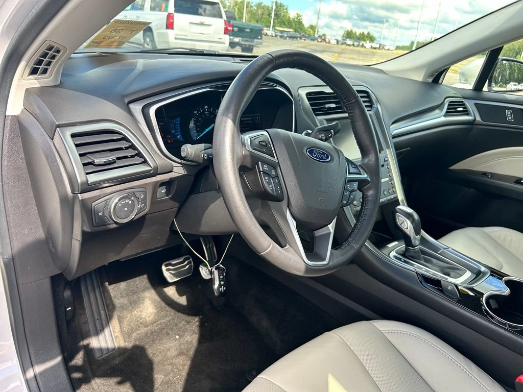 Used 2016 Ford Fusion Titanium FWD image 9