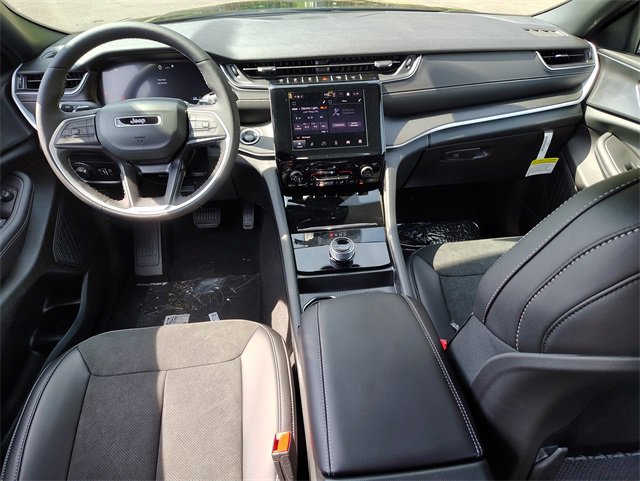 New 2025 Jeep Grand Cherokee L Altitude image 16