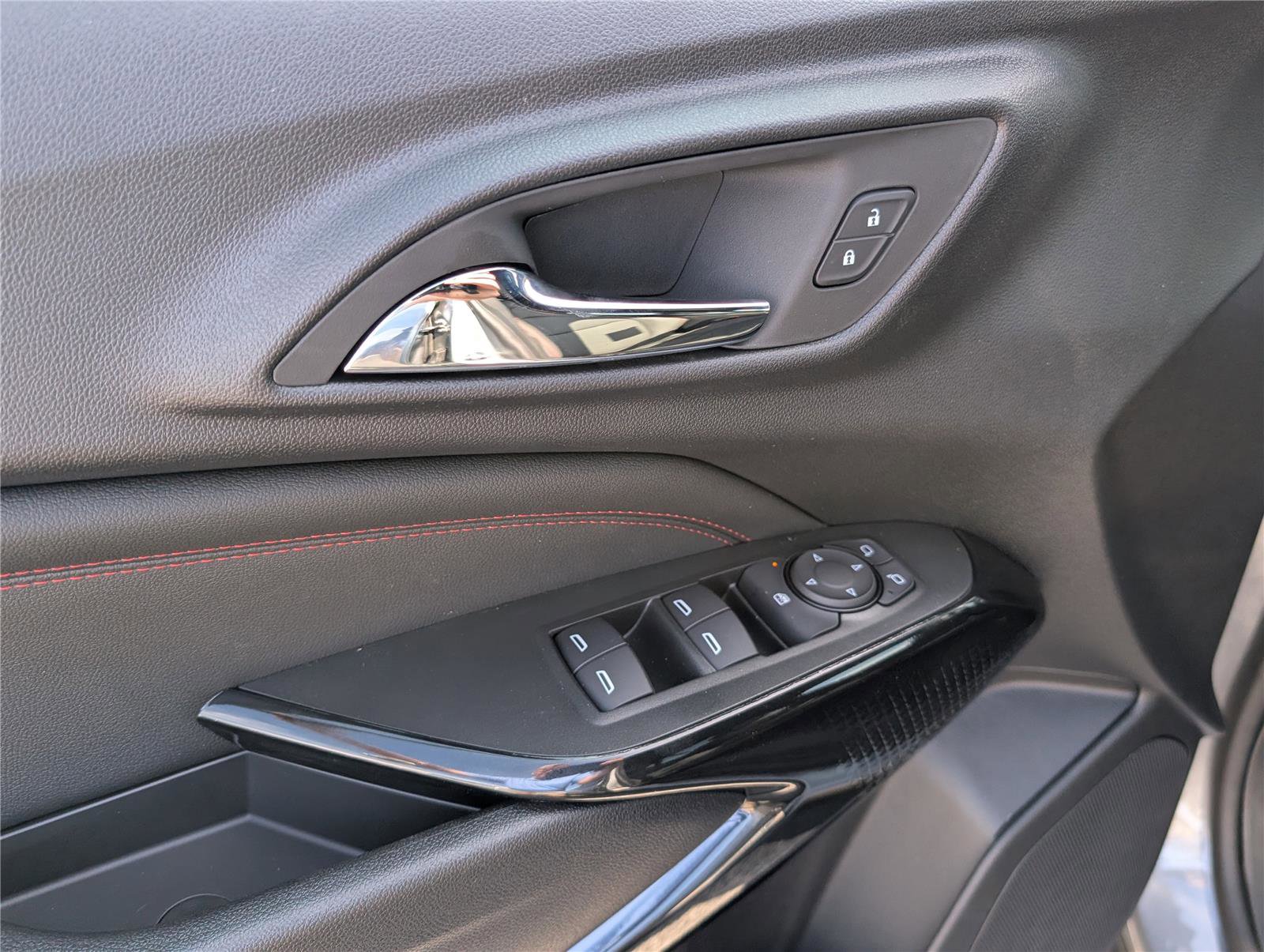 New 2026 Chevrolet Trax RS w/ Sunroof Package FWD image 15