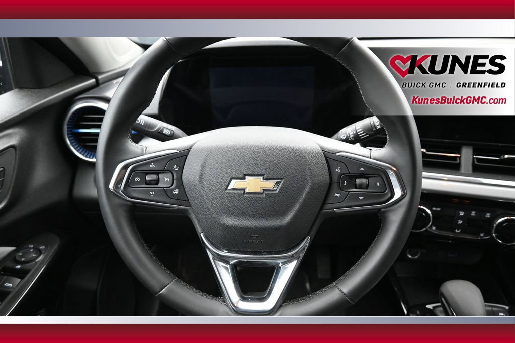 Used 2025 Chevrolet Trax LT w/ LT Convenience Package FWD image 17