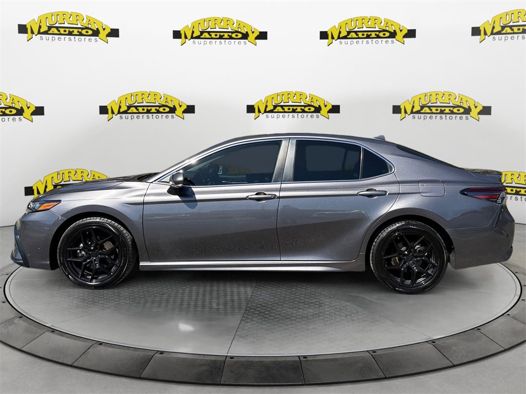Used 2023 Toyota Camry SE image 2
