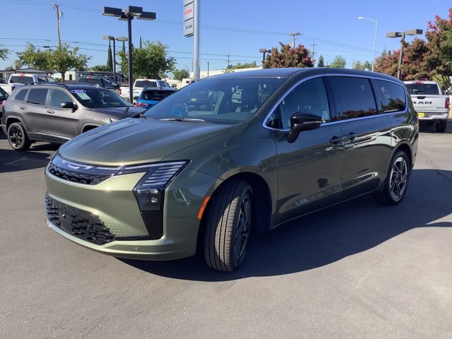 New 2027 Chrysler Pacifica Limited w/ Family Tech Group FWD image 5