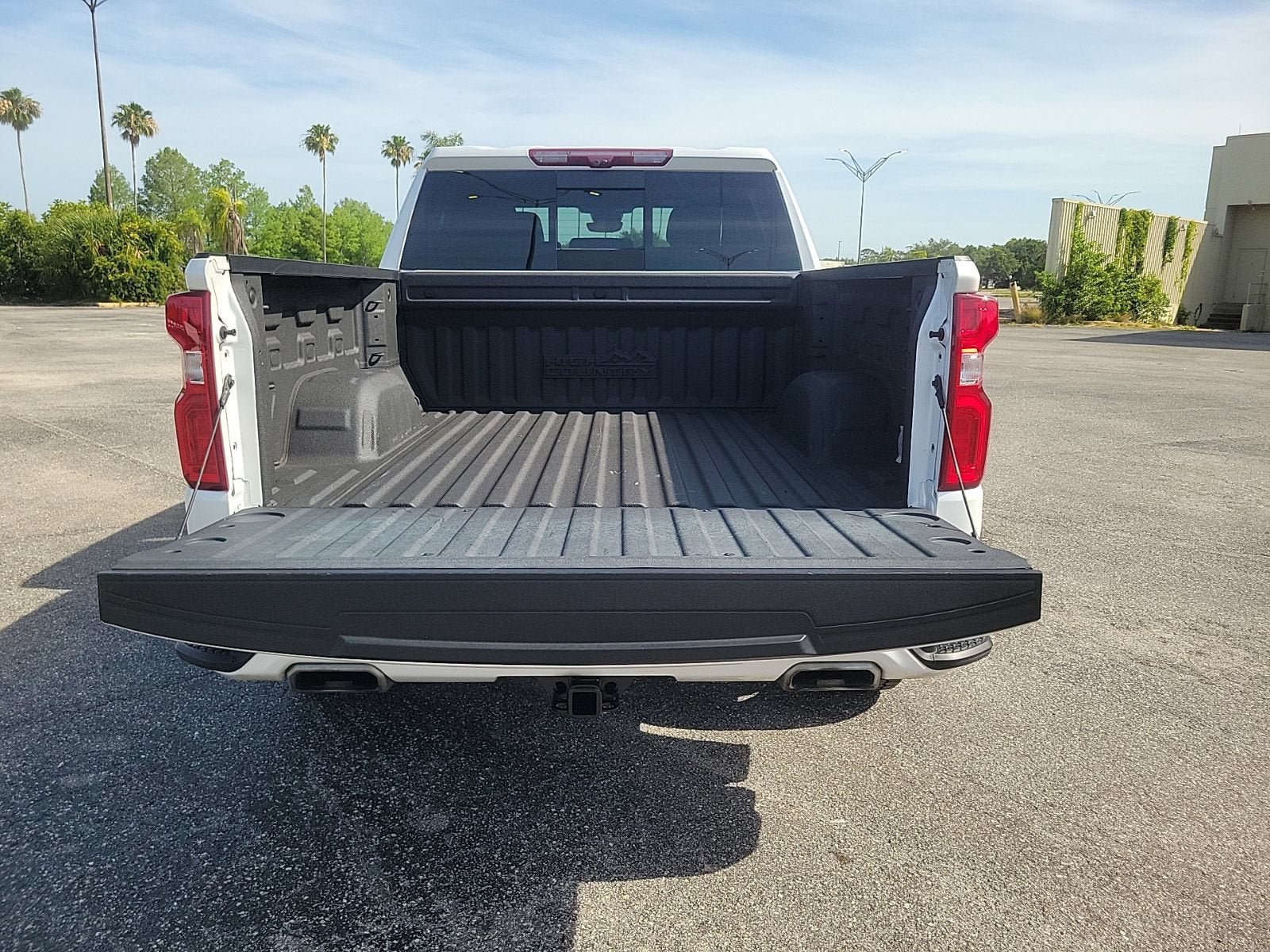 Used 2024 Chevrolet Silverado 1500 High Country w/ Technology Package AWD/4WD image 8