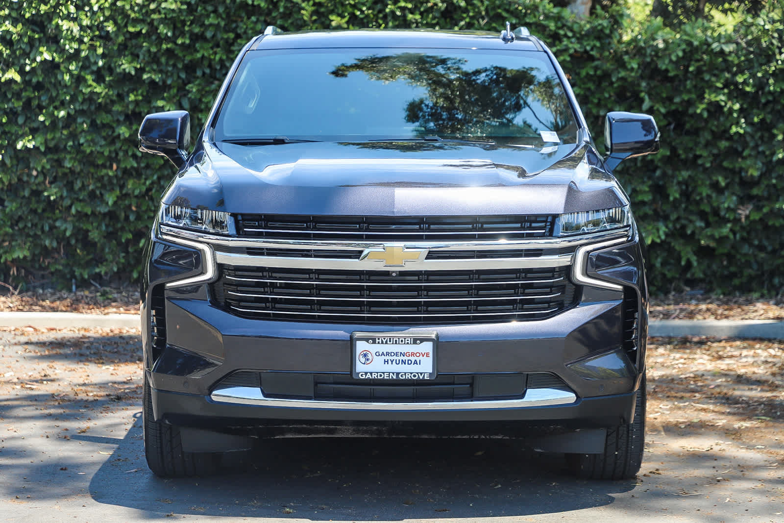 Used 2024 Chevrolet Tahoe LT w/ Luxury Package RWD image 2