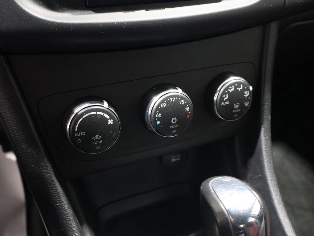 Used 2011 Dodge Avenger Heat image 25