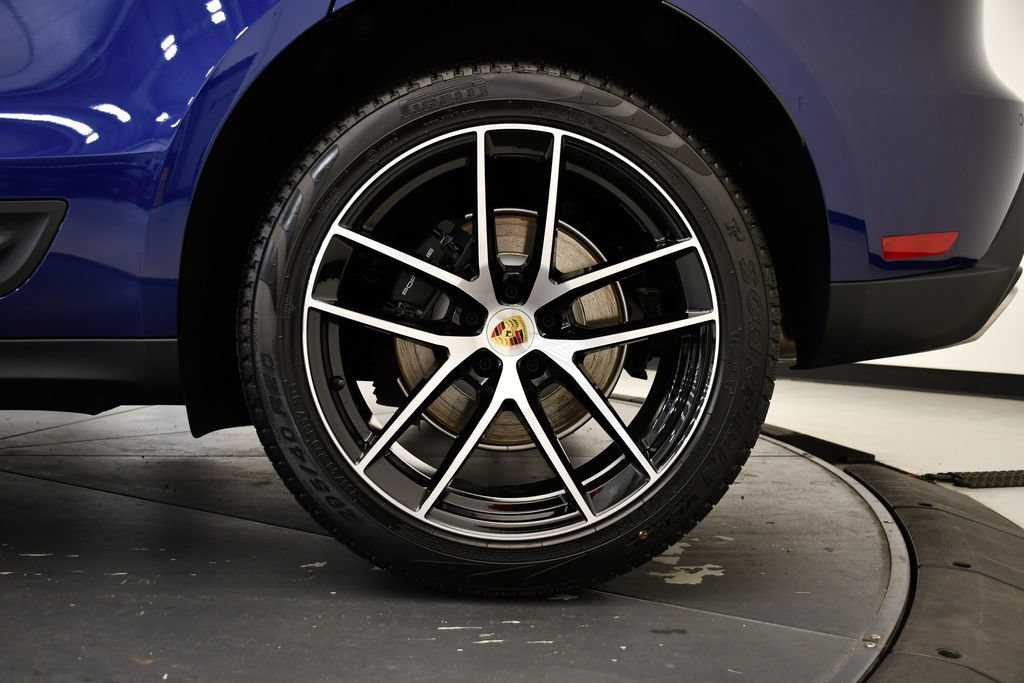 Certified 2026 Porsche Macan AWD/4WD image 18
