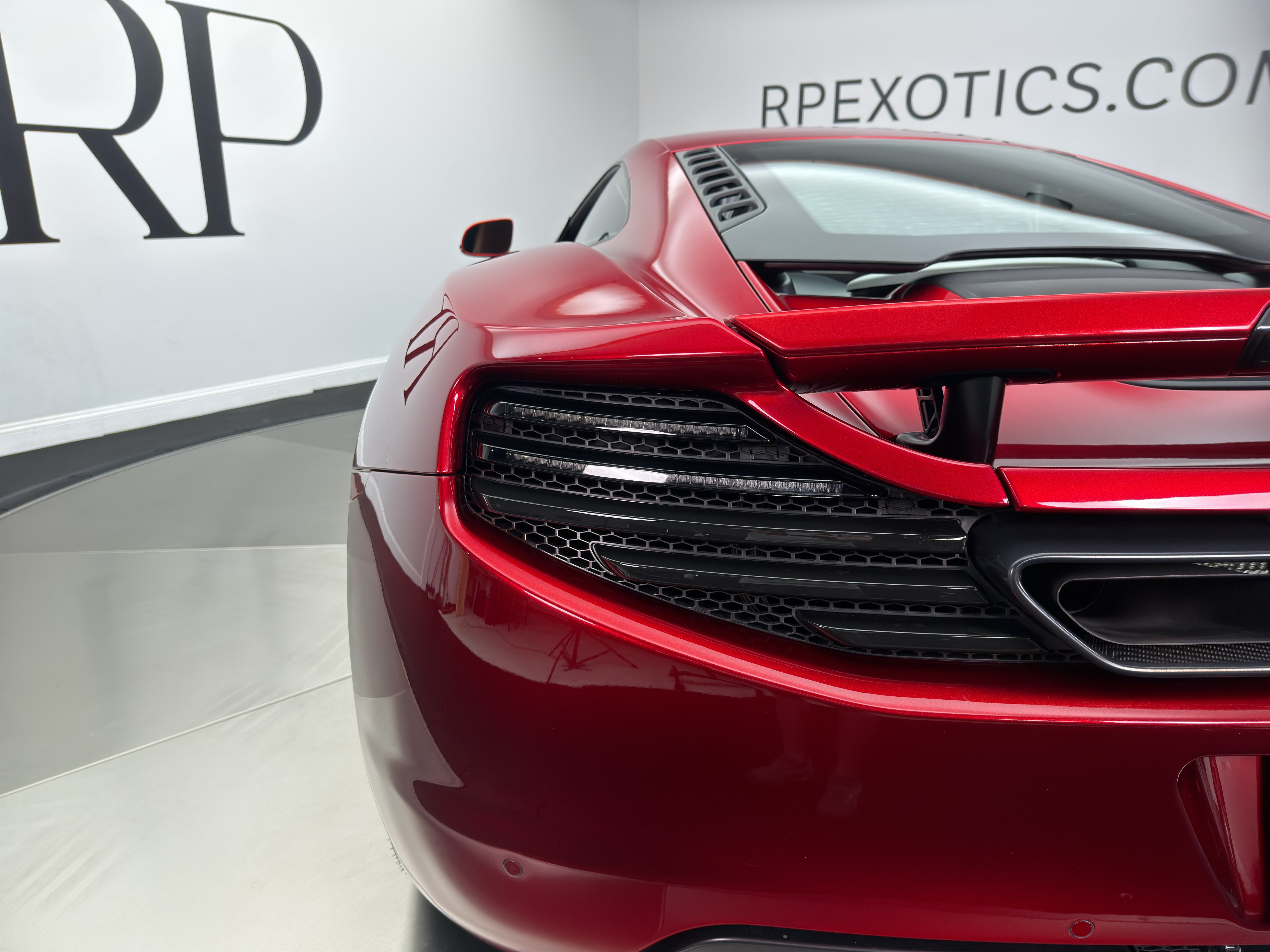 Used 2012 McLaren MP4-12C Coupe RWD image 12