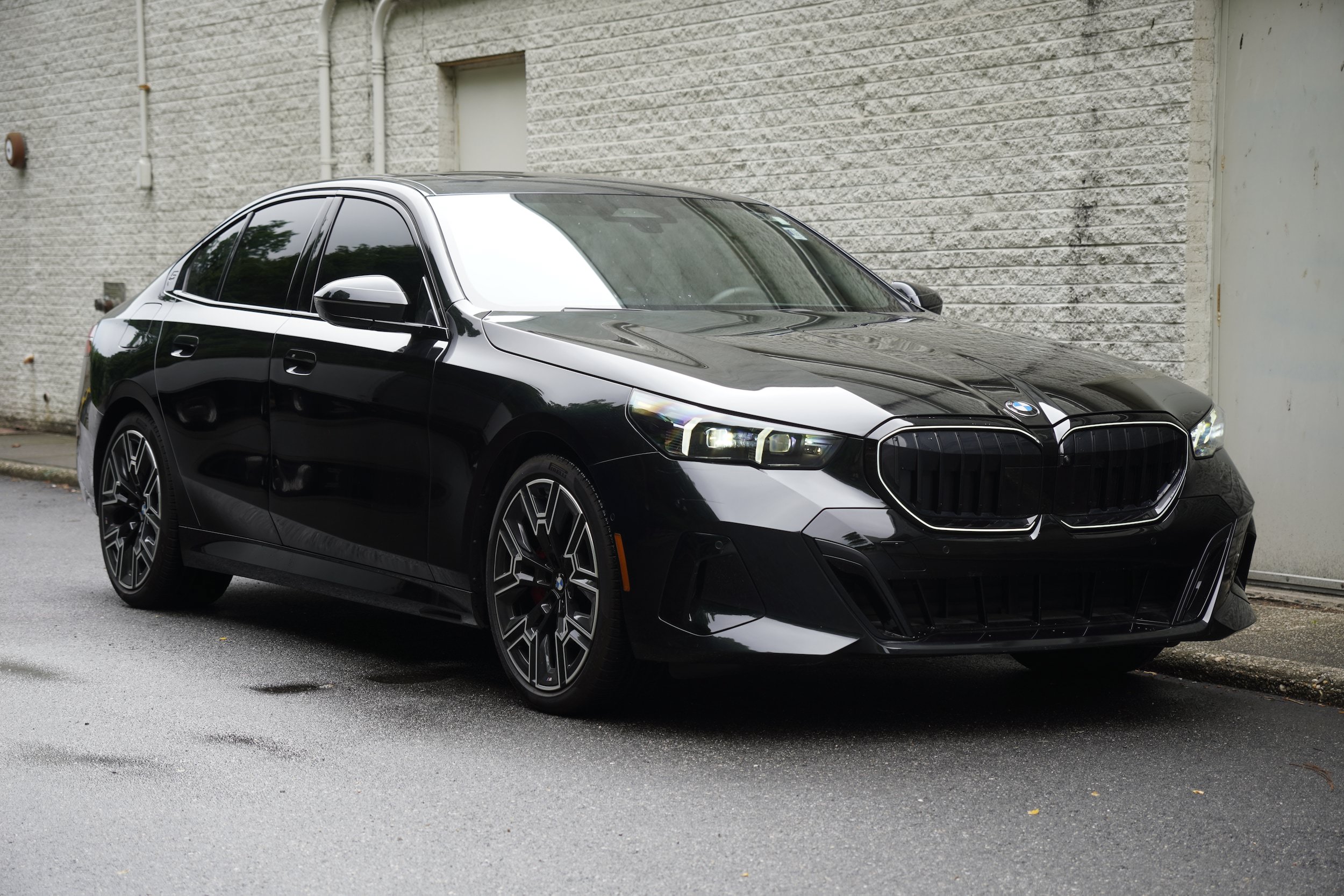 Used 2025 BMW 530i xDrive w/ M Sport Package AWD/4WD image 9