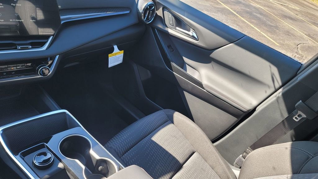 New 2026 Chevrolet Equinox LT w/ Safety and Technology Package FWD image 23