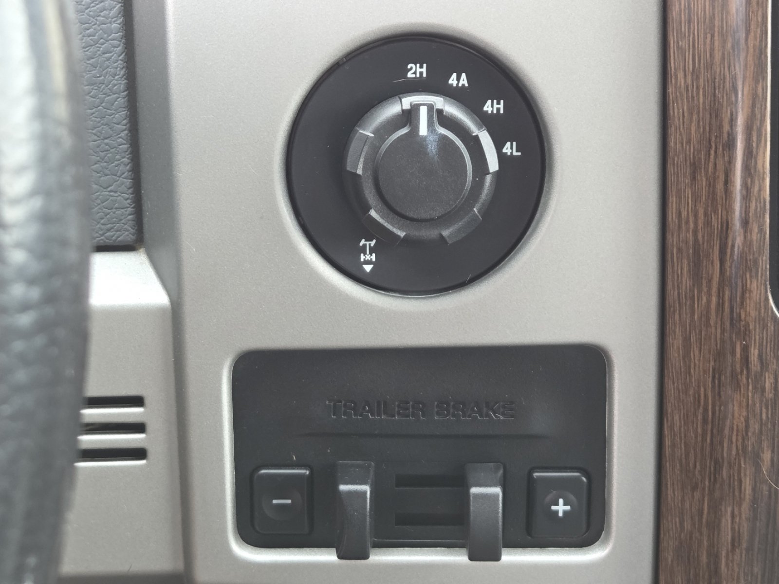 Used 2013 Ford F150 Lariat w/ Lariat Chrome Pkg AWD/4WD image 5