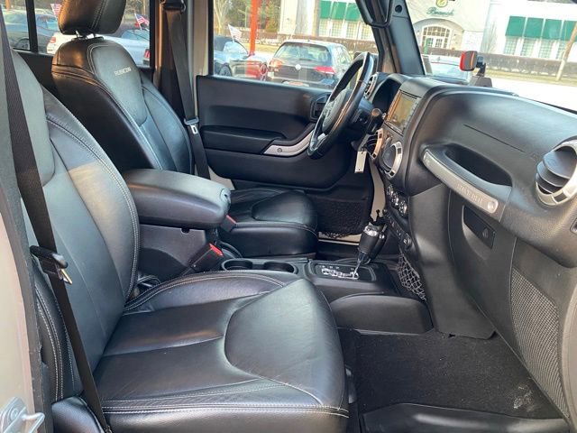 Used 2016 Jeep Wrangler Unlimited Rubicon w/ Dual Top Group image 21