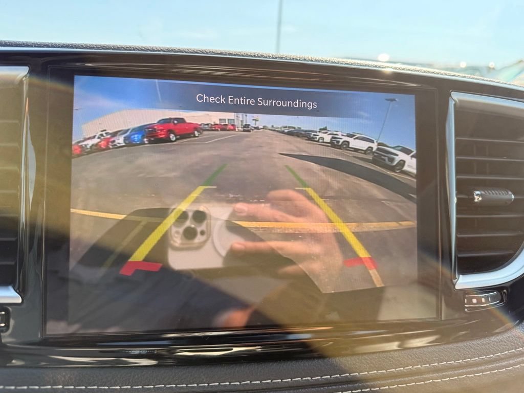 Used 2025 Chrysler Pacifica Limited FWD image 16