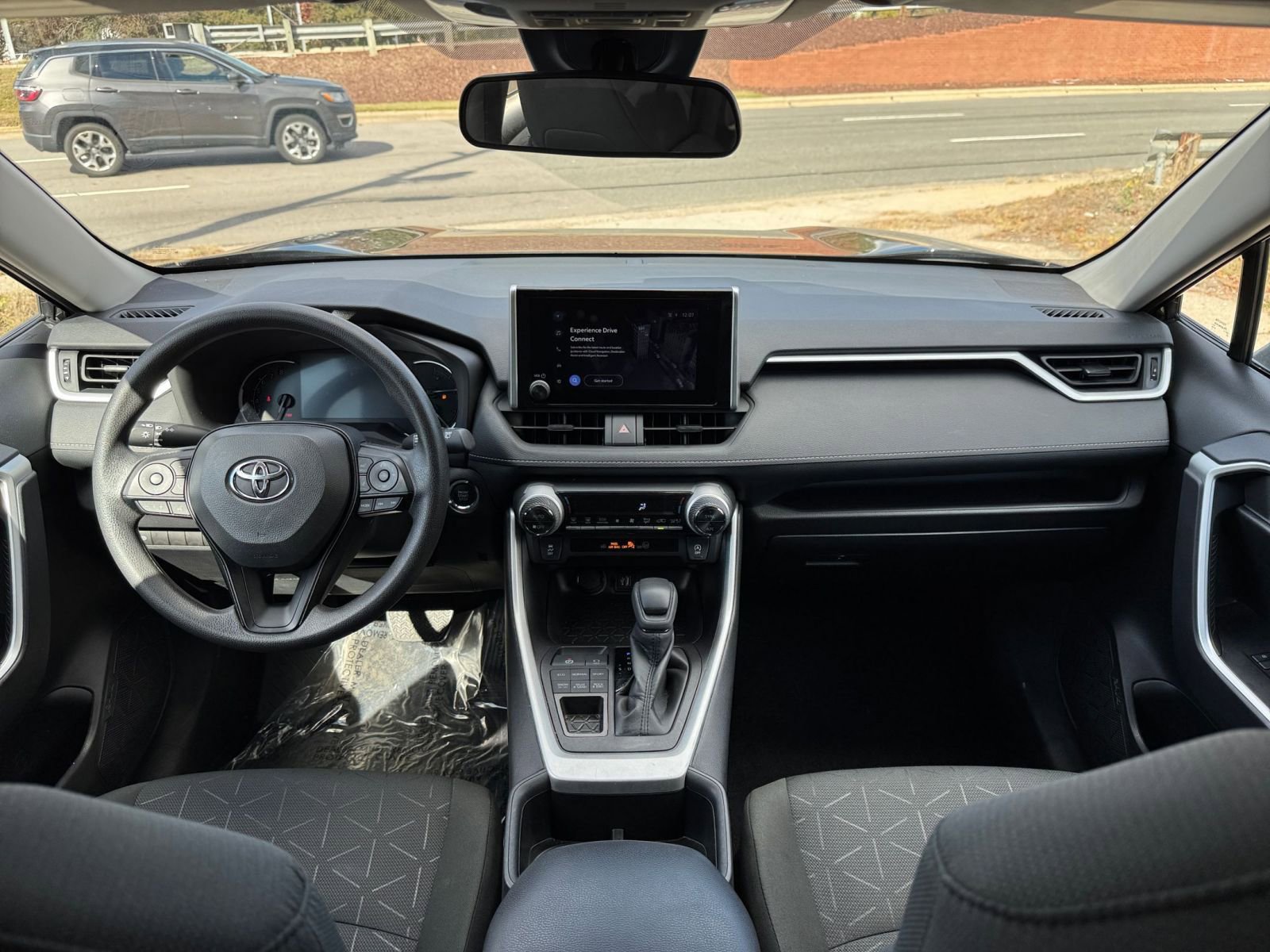 Used 2025 Toyota RAV4 XLE image 28