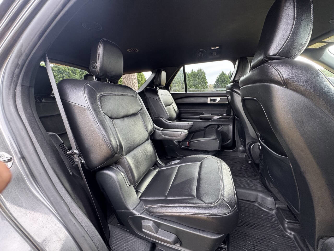 Used 2020 Ford Explorer XLT w/ Equipment Group 202A image 17