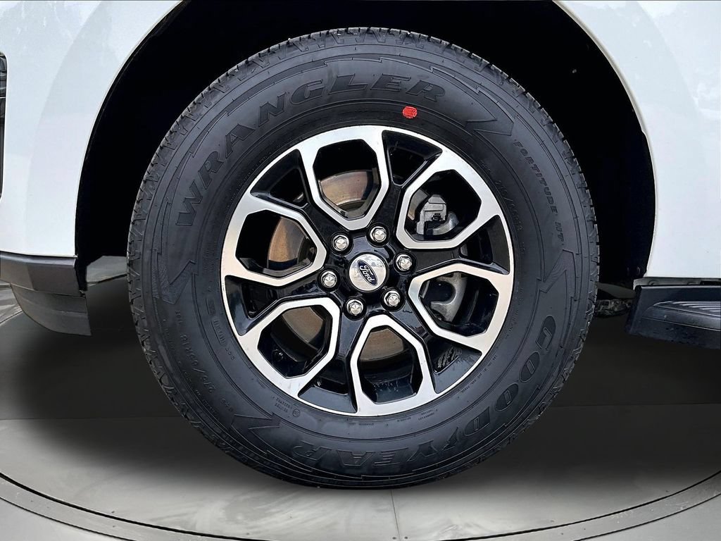 Used 2024 Ford Expedition XLT AWD/4WD image 36