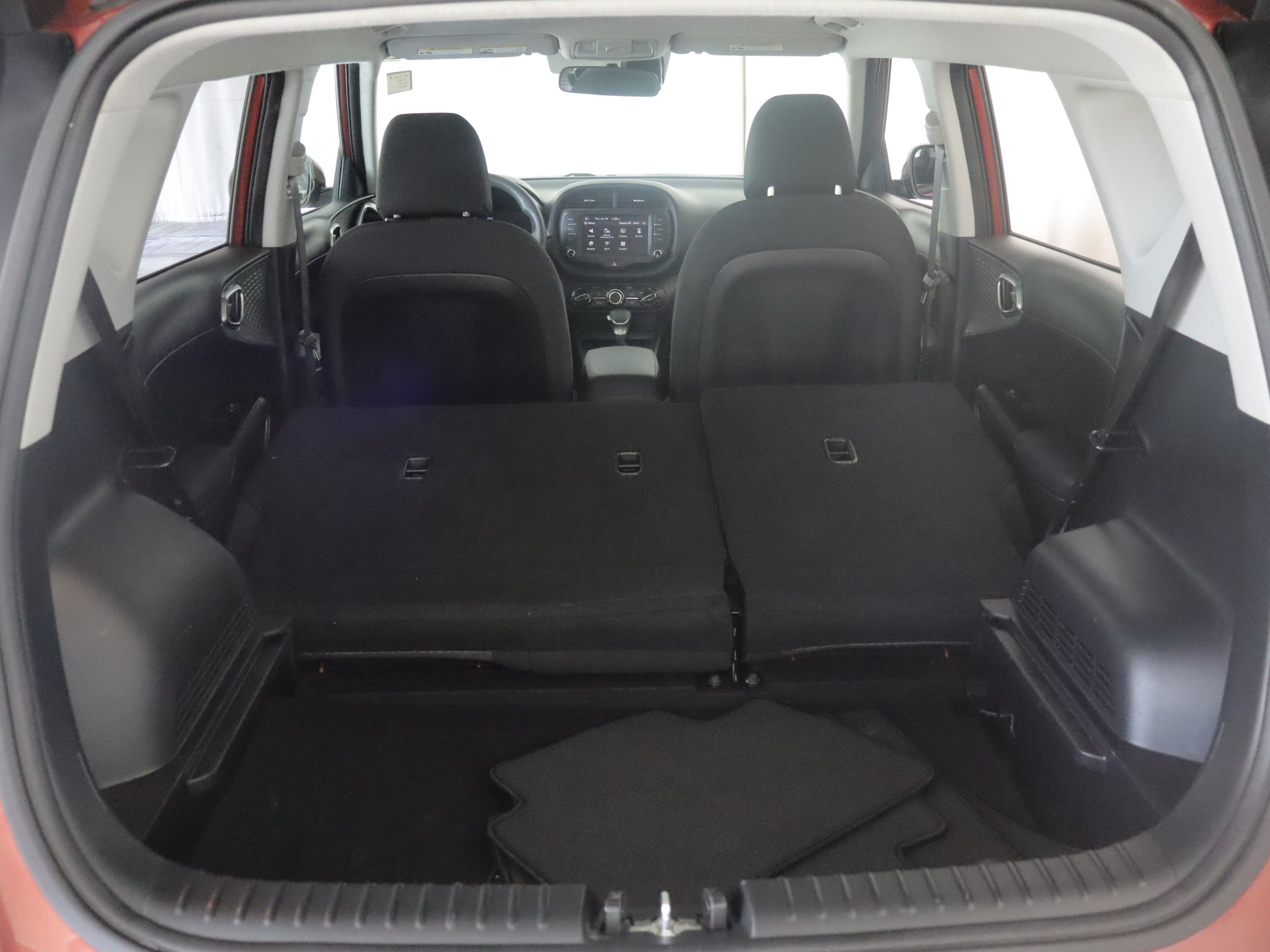 Used 2023 Kia Soul LX w/ LX Technology Package FWD image 17