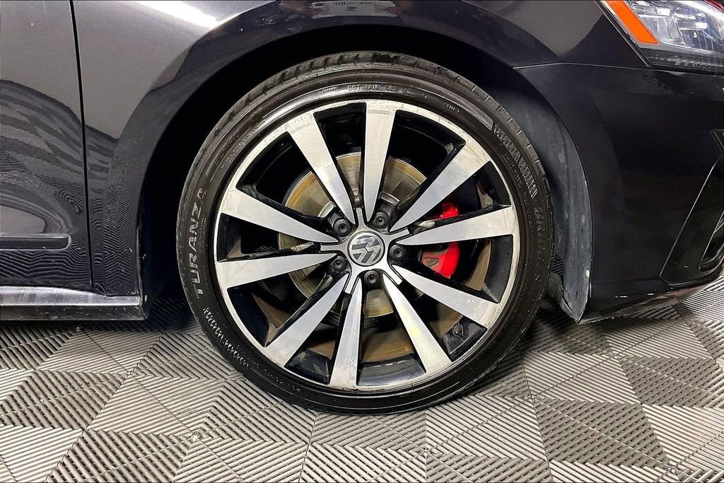 Used 2018 Volkswagen Passat 3.6 image 11