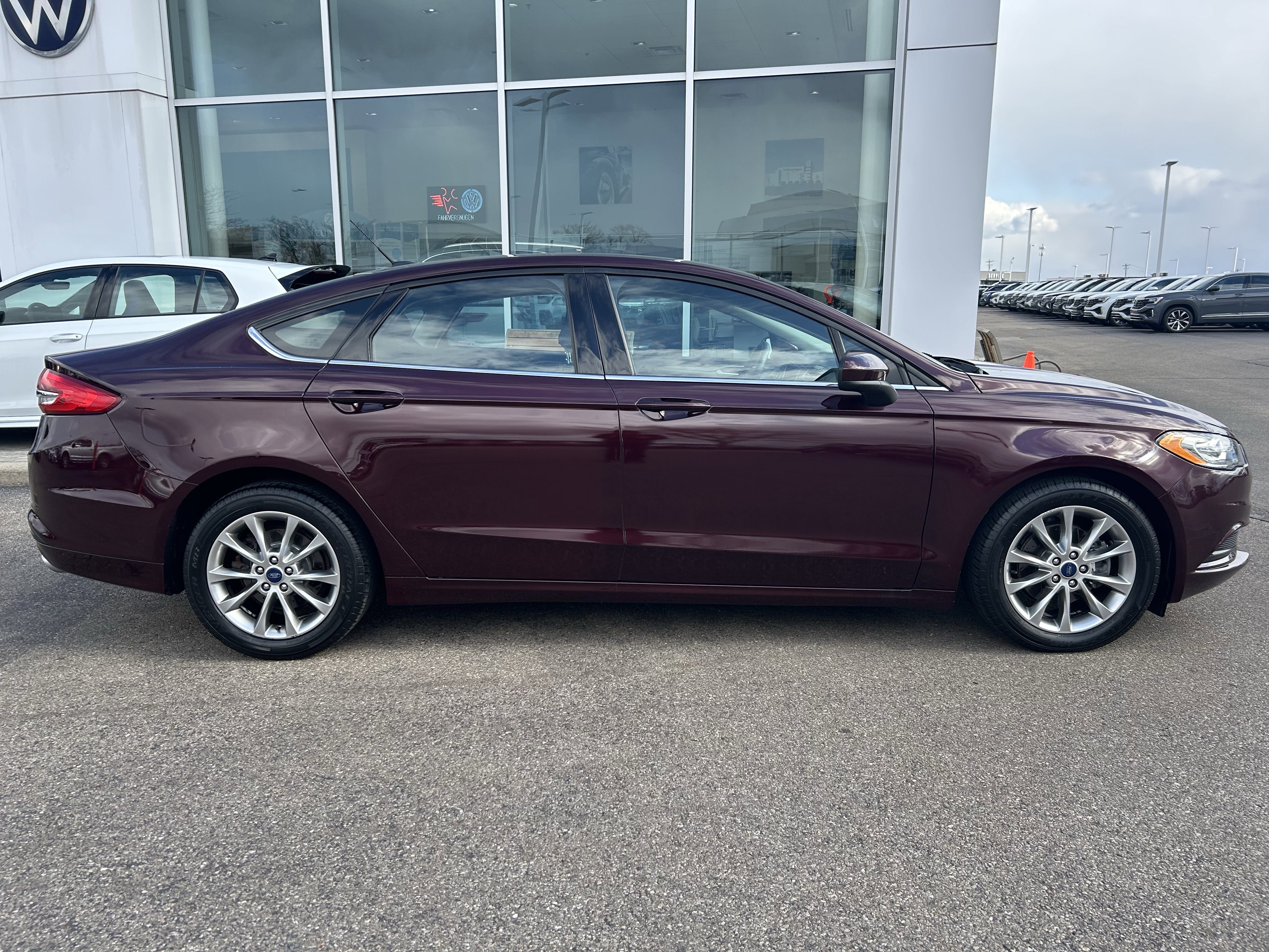 Used 2017 Ford Fusion SE w/ Fusion SE Technology Package image 8