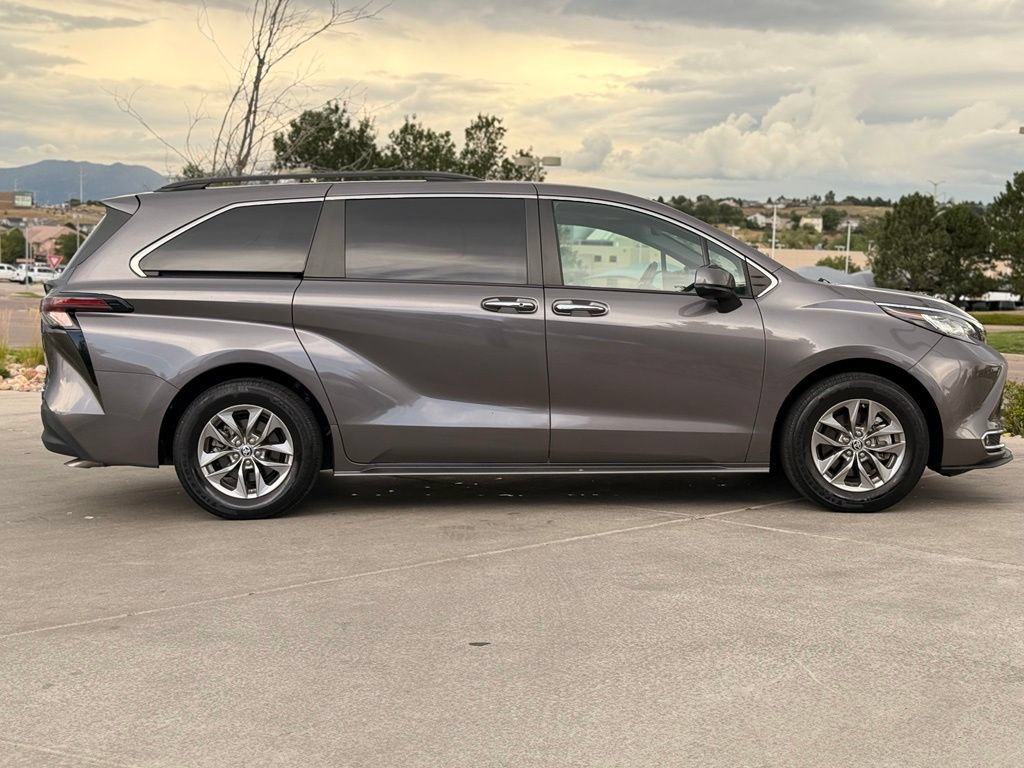 Used 2023 Toyota Sienna XLE w/ XLE Plus Package AWD/4WD image 9