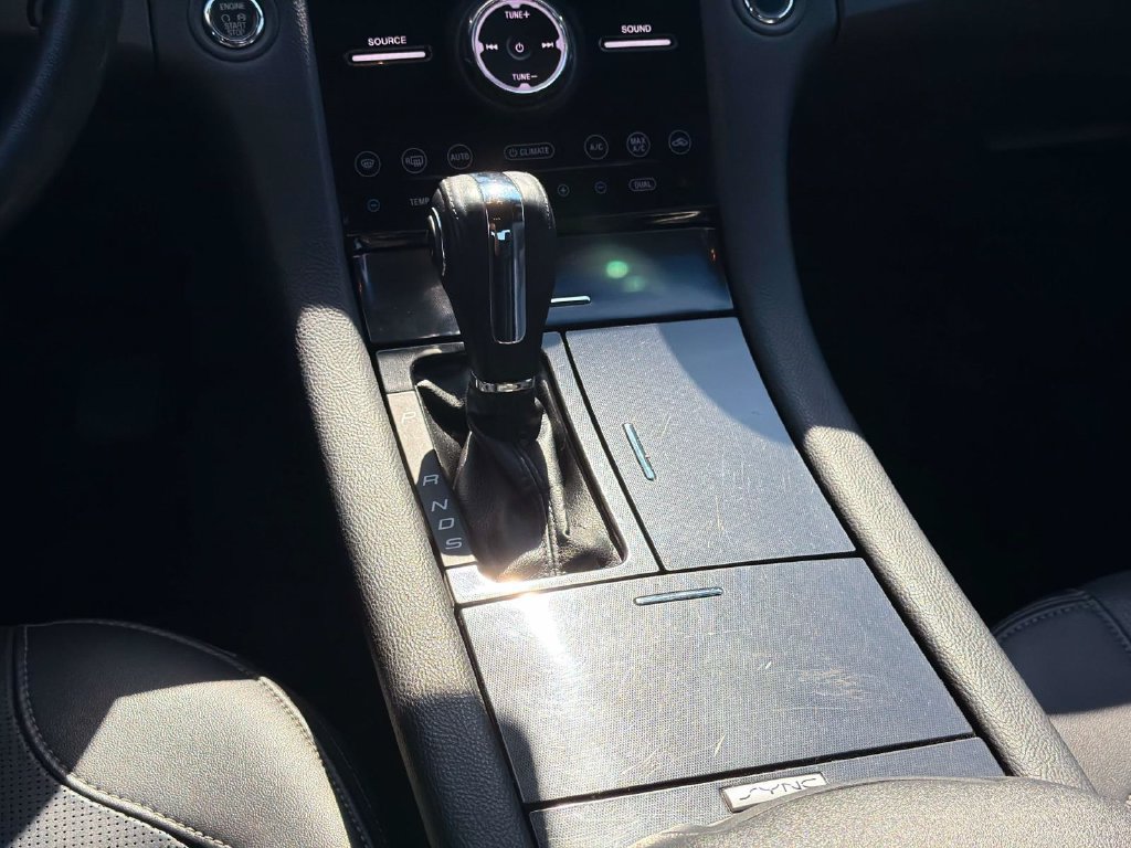Used 2019 Ford Taurus Limited FWD image 16