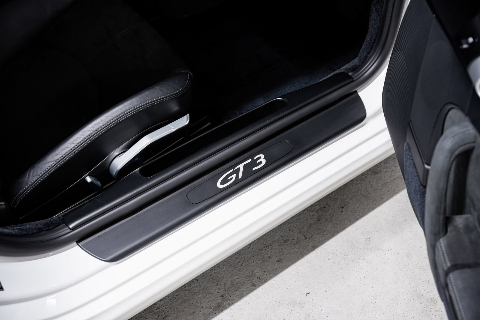 Used 2010 Porsche 911 GT3 RWD image 24