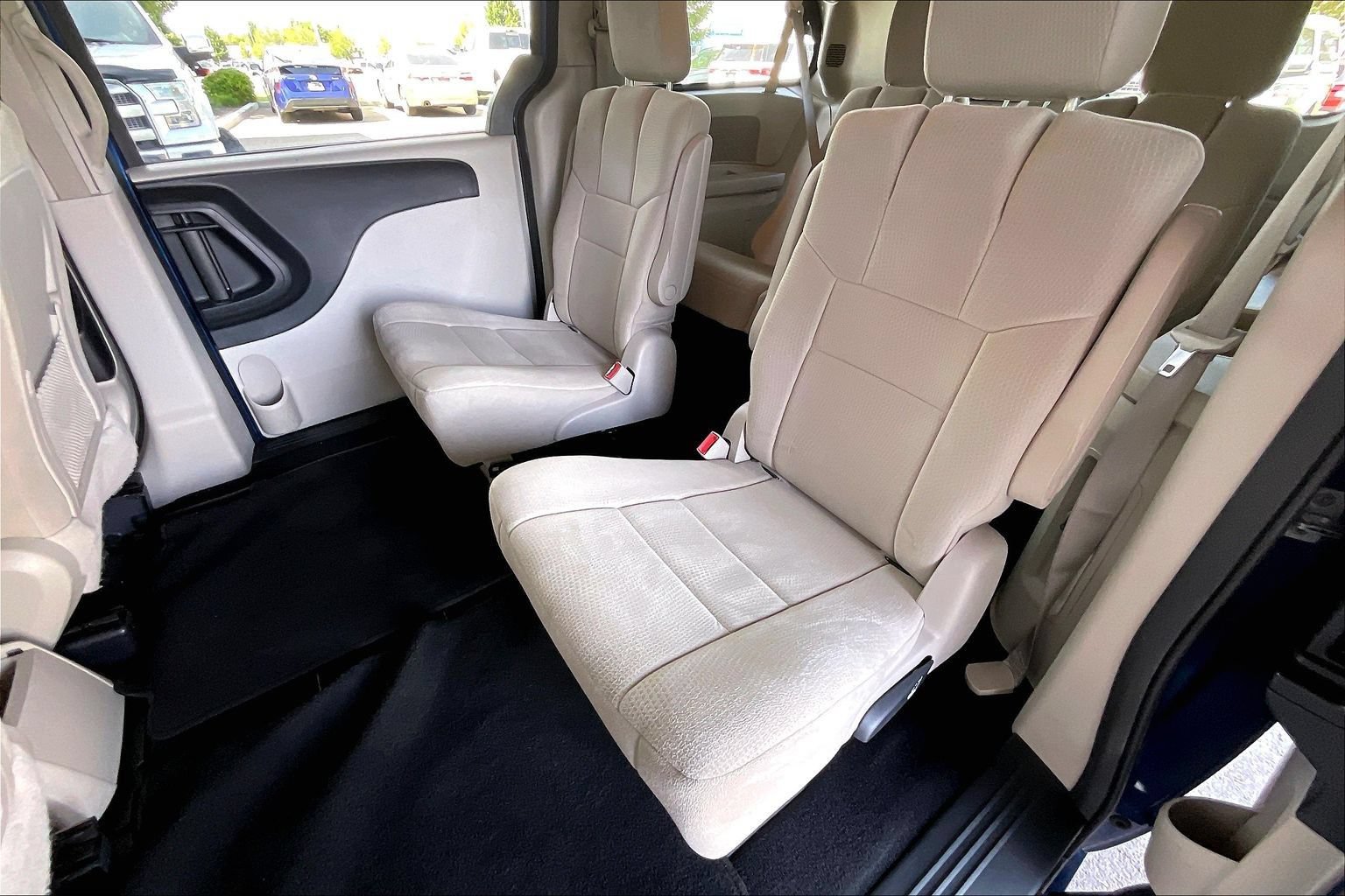 Used 2011 Dodge Grand Caravan Express FWD image 19
