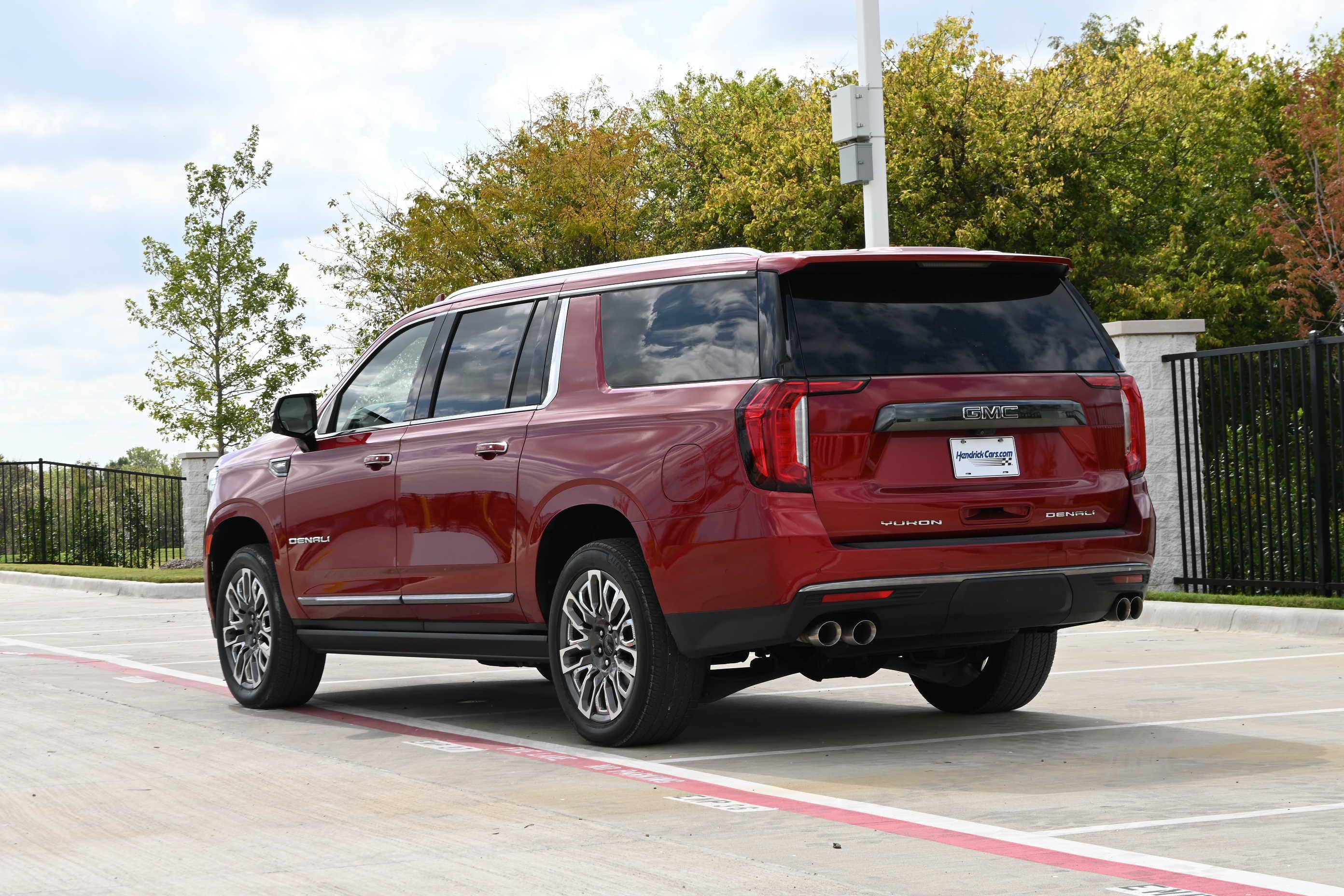 Used 2024 GMC Yukon XL Denali Ultimate AWD/4WD image 7