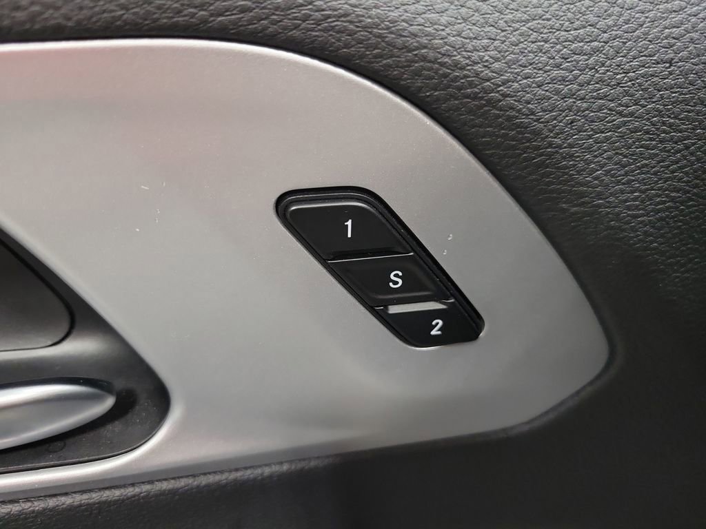 Used 2025 Chrysler Pacifica Limited image 28