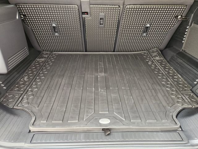 New 2026 Land Rover Defender 110 V8 image 20