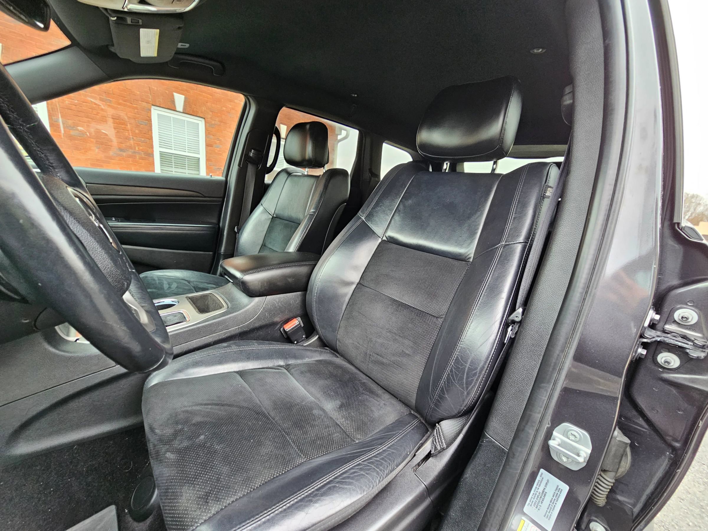 Used 2017 Jeep Grand Cherokee Altitude image 23