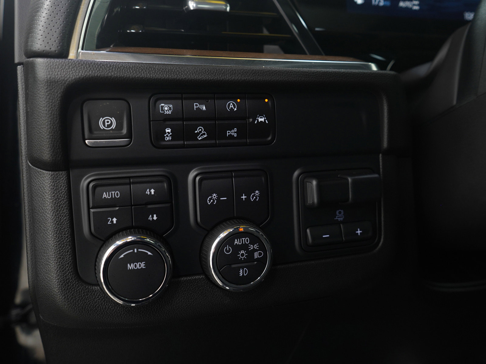 Used 2025 Chevrolet Tahoe High Country w/ Sun And Tow Package image 30