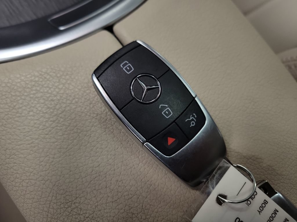 Used 2020 Mercedes-Benz GLC 300 4MATIC image 22