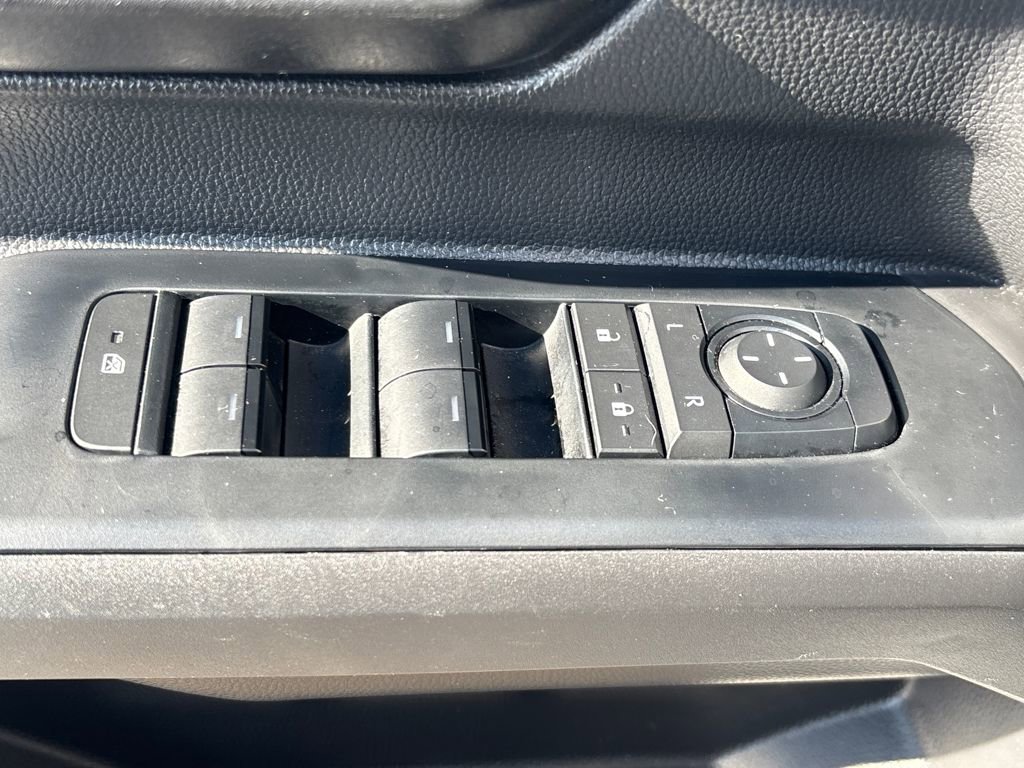 Used 2025 Toyota Tacoma SR image 6