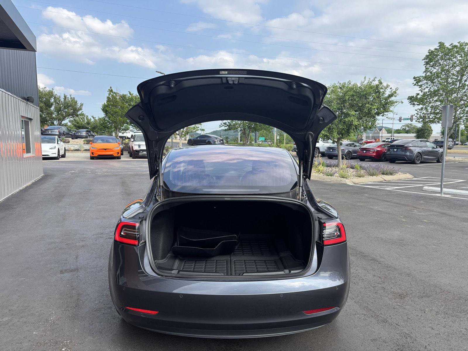 Used 2018 Tesla Model 3 Long Range RWD image 8