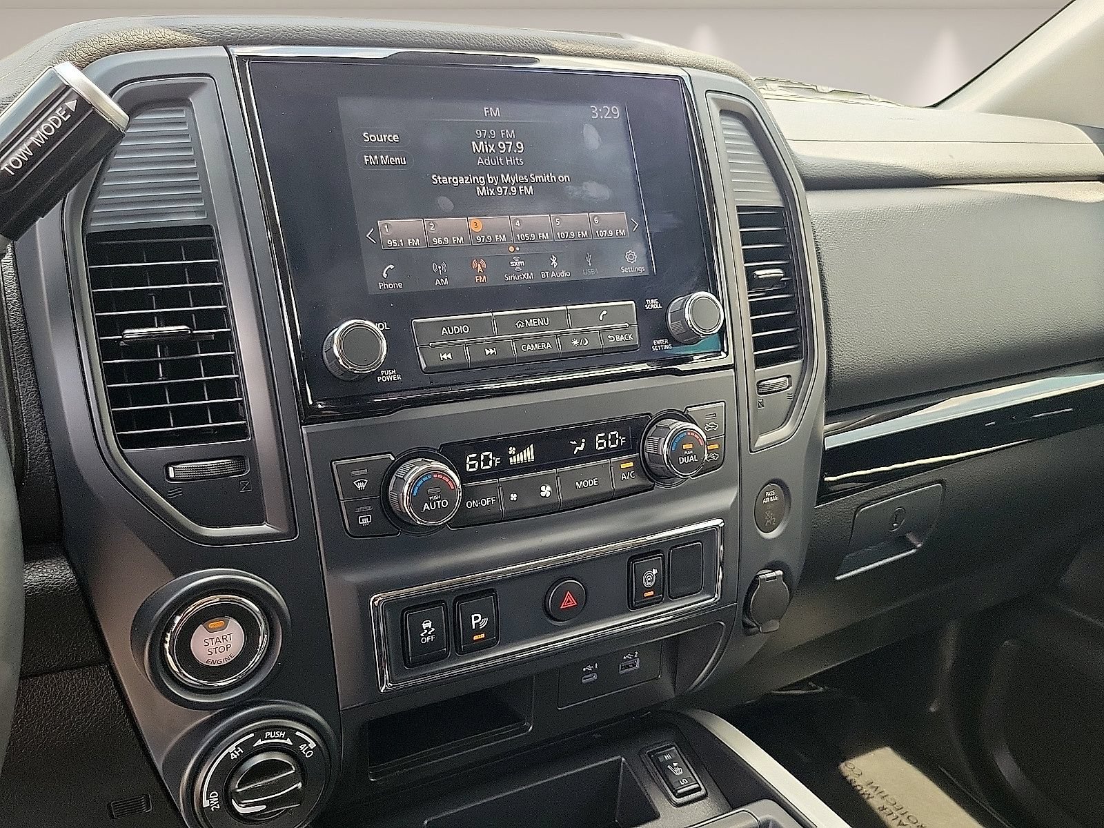 Used 2024 Nissan Titan SV w/ SV Convenience Package AWD/4WD image 19