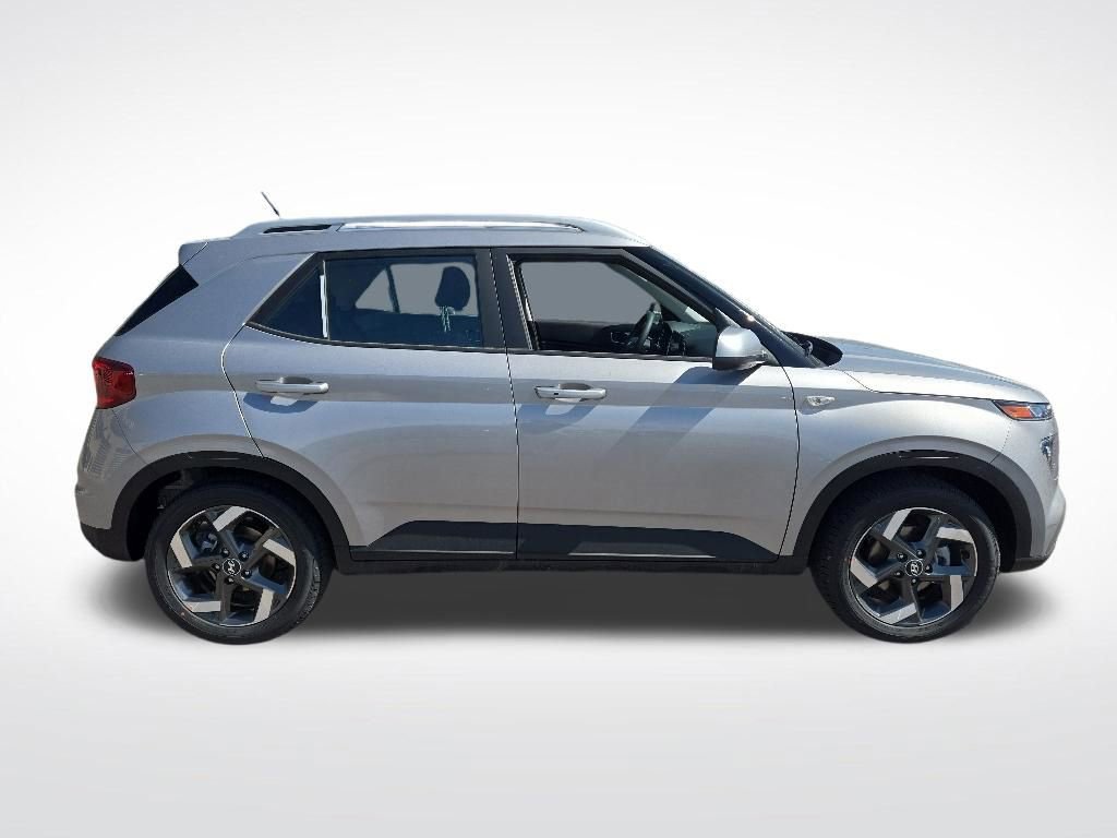 New 2026 Hyundai Venue SEL FWD image 2