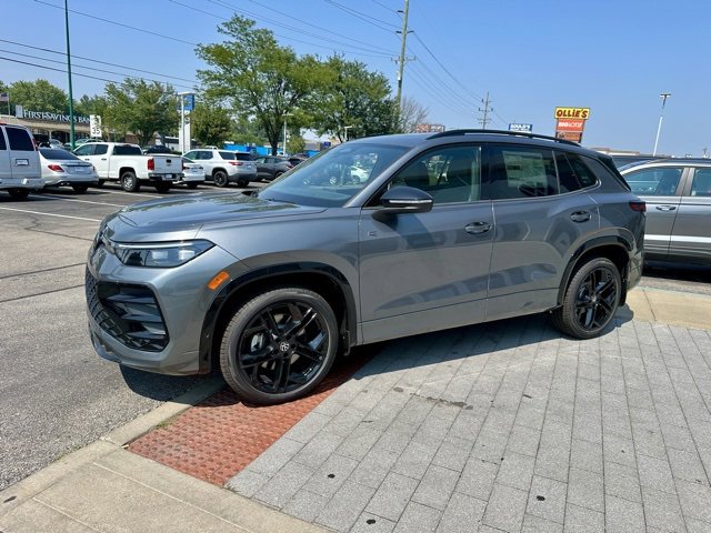 New 2025 Volkswagen Tiguan SE R-Line image 3