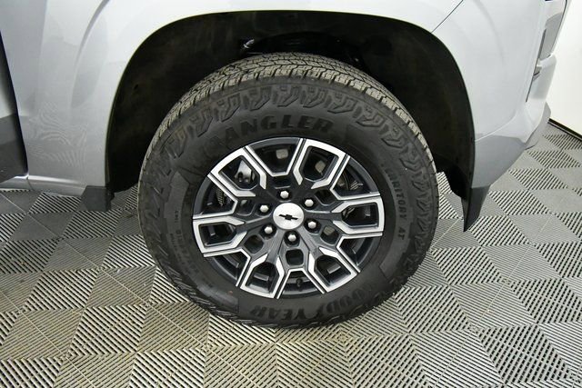 Used 2024 Chevrolet Colorado Z71 w/ Z71 Convenience Package 2 image 17